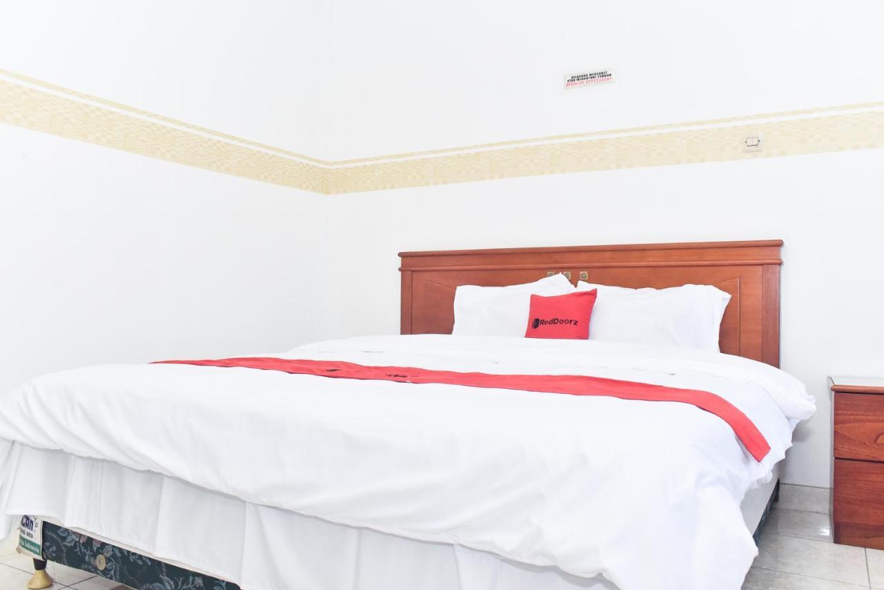 Reddoorz Near Lenmarc Mall Surabaya Pradahkalikendal Екстер'єр фото