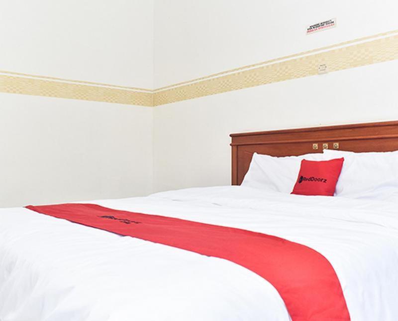 Reddoorz Near Lenmarc Mall Surabaya Pradahkalikendal Номер фото