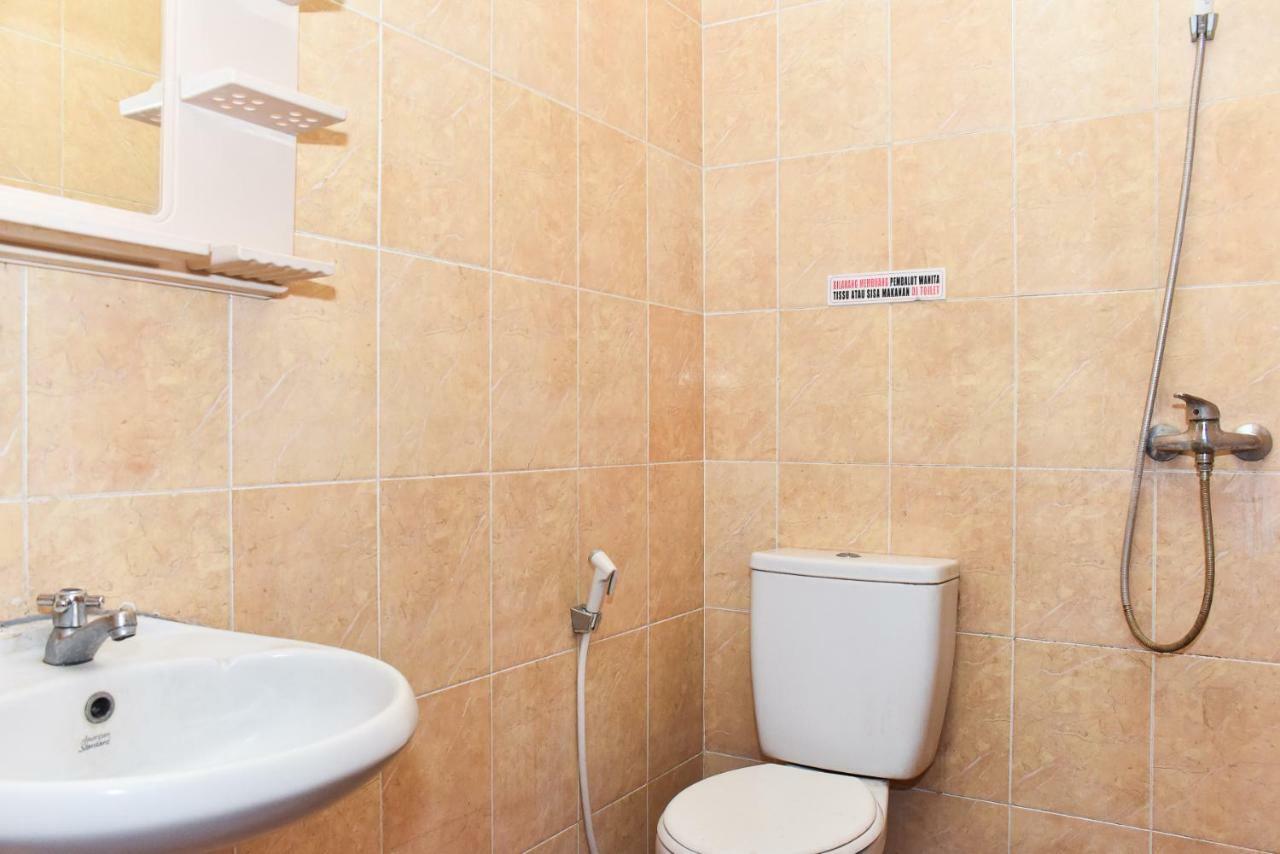Reddoorz Near Lenmarc Mall Surabaya Pradahkalikendal Екстер'єр фото
