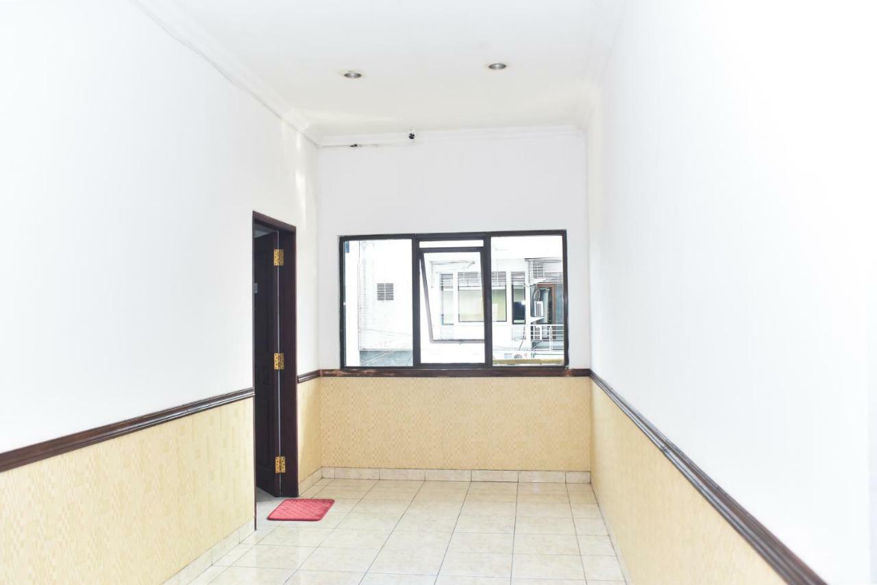 Reddoorz Near Lenmarc Mall Surabaya Pradahkalikendal Екстер'єр фото