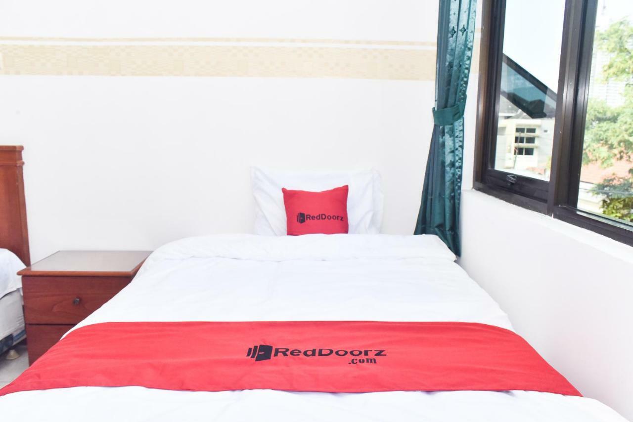 Reddoorz Near Lenmarc Mall Surabaya Pradahkalikendal Екстер'єр фото