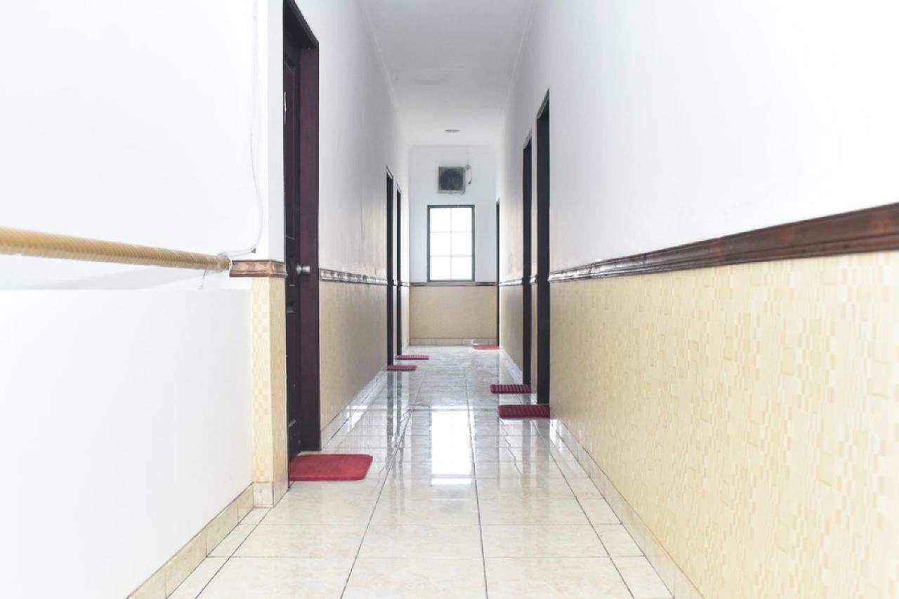 Reddoorz Near Lenmarc Mall Surabaya Pradahkalikendal Екстер'єр фото