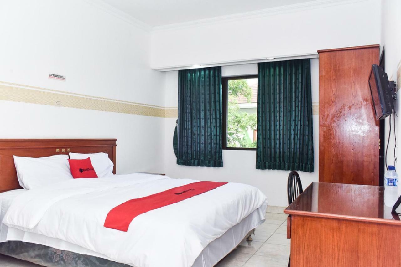 Reddoorz Near Lenmarc Mall Surabaya Pradahkalikendal Екстер'єр фото